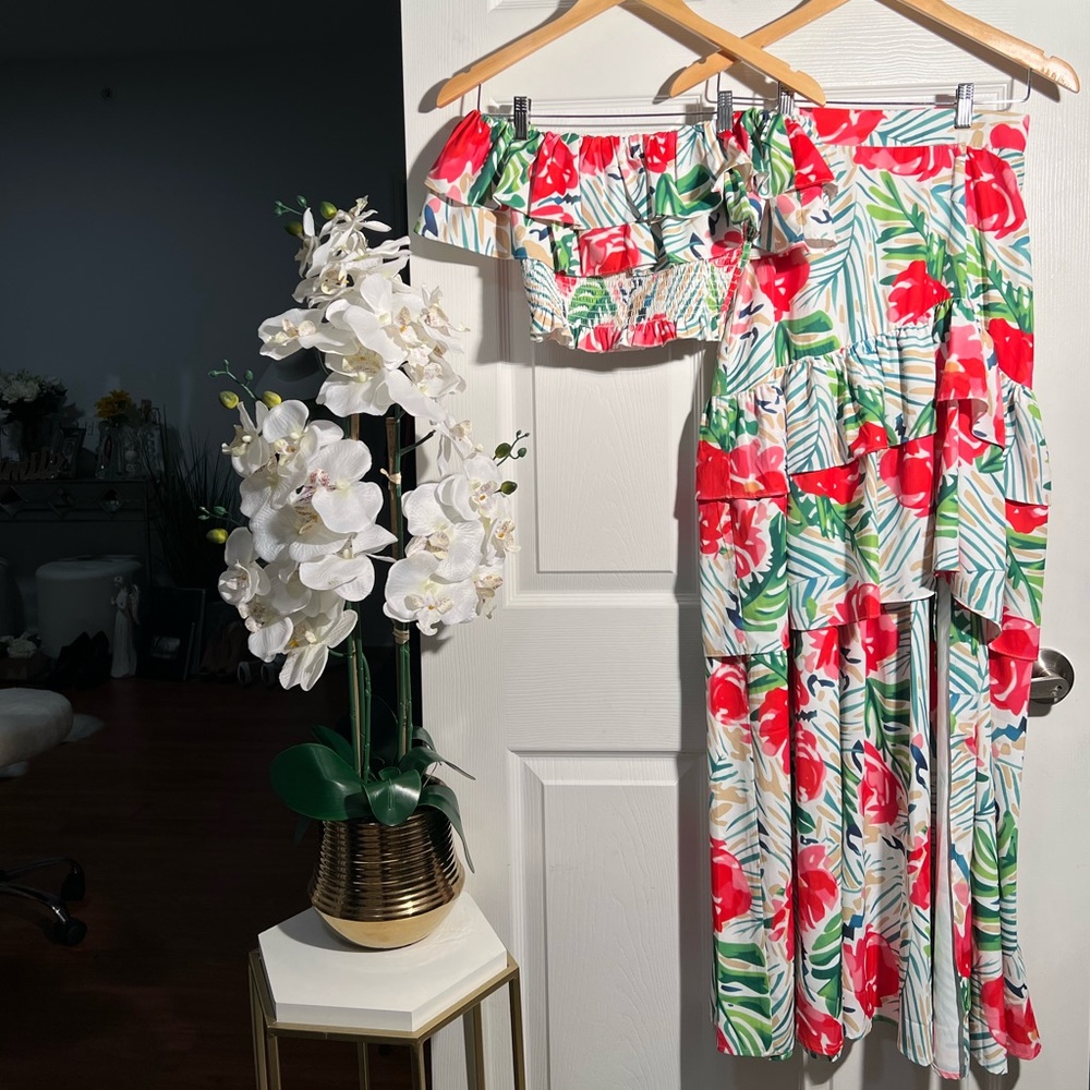L’ATISTE - Off Shoulder Ruffle Crop & Skirt Set W/ Split